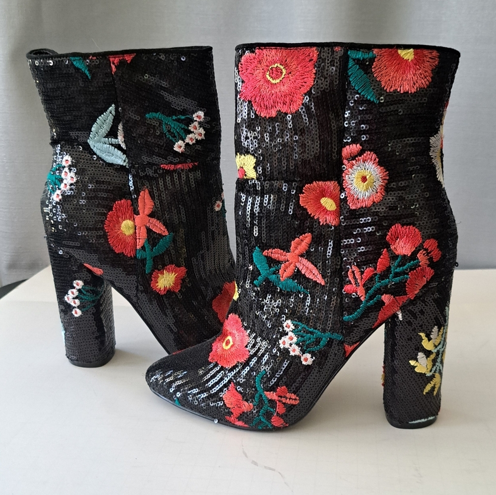Sequin Black Women's Embroidery Boot Size 7.5 JustFab
